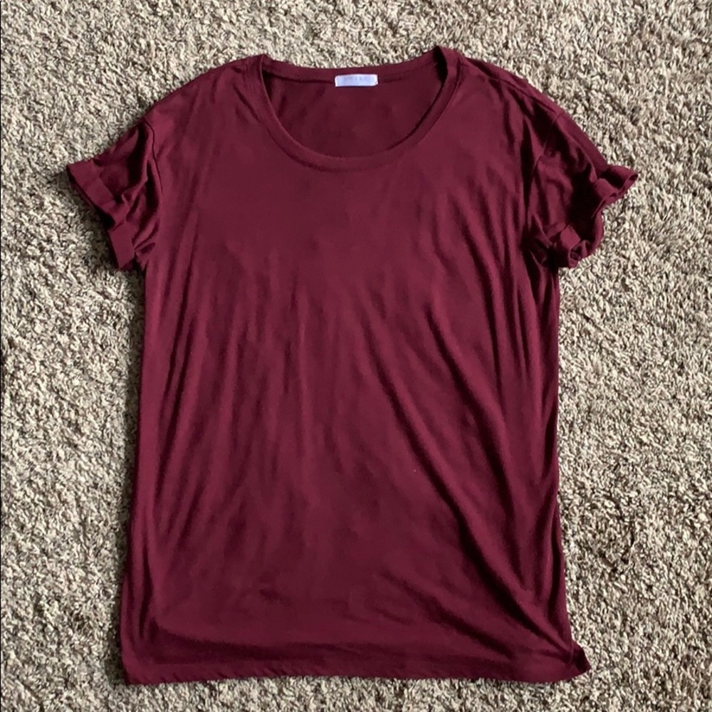 Basic maroon tee with cuffed sleeves